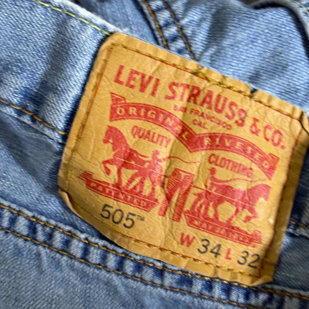Levis 505 Regular Fit Jeans Mens 34x32 Light Wash Blue Straight Leg Denim AR122